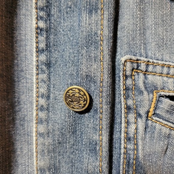 Womens bdg Denim cropped jacket Size is missing but its small Measurements below - Picture 3 of 7